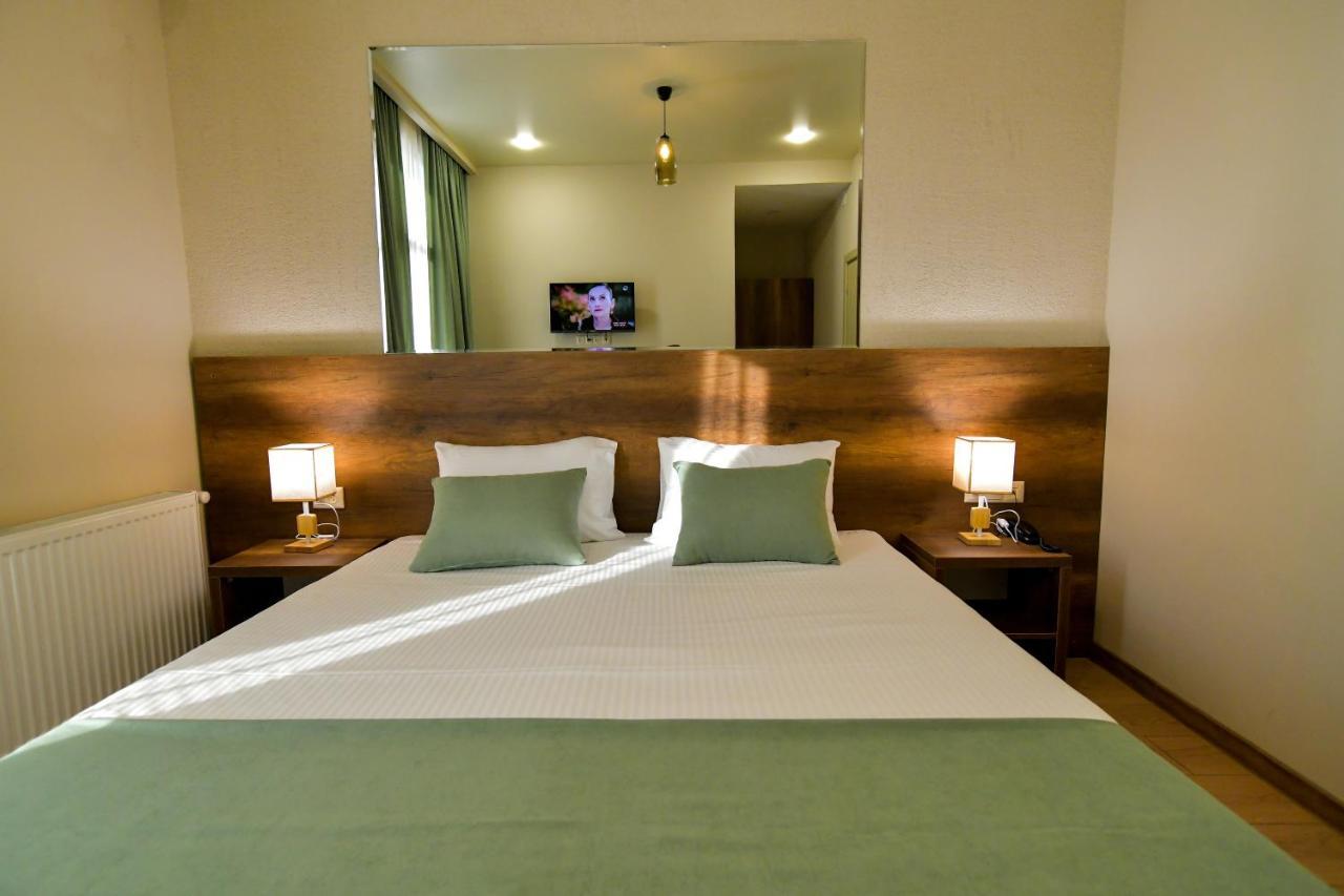 Hill Hotel Kutaisi Exterior photo