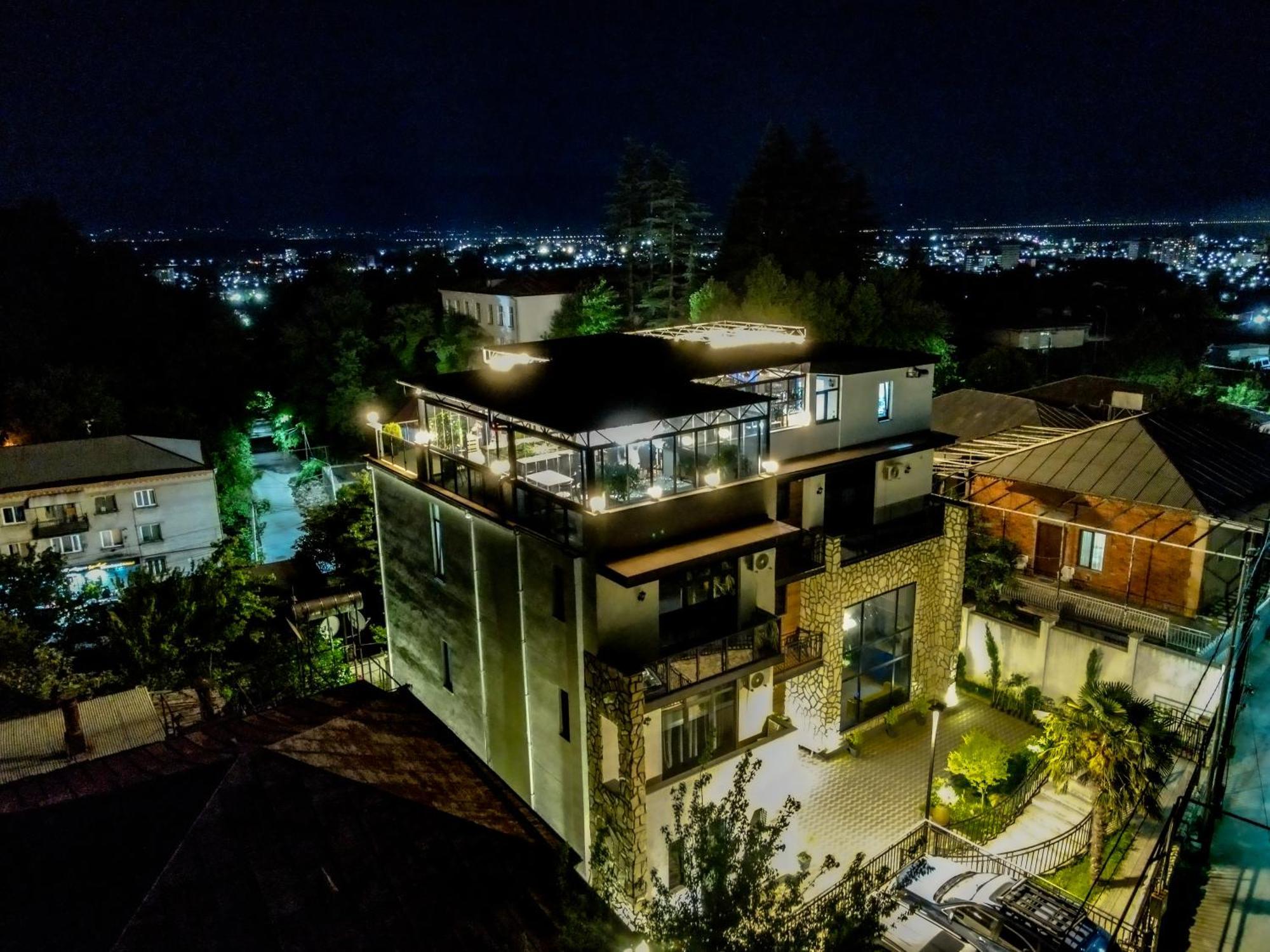 Hill Hotel Kutaisi Exterior photo